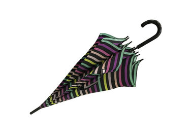 महिला के लिए रंगीन धारीदार ऑटो ओपन स्टिक छाता रेन प्रूफ फर्म ग्रिप