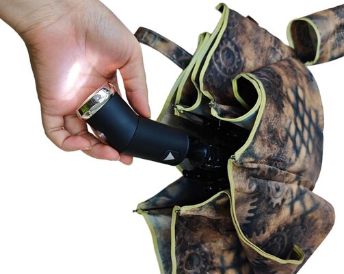 एलईडी रोशनी वाली ऑटो ओपन/क्लोज सेफ्टी छाता रात की दृश्यता के लिए परावर्तक पट्टी के साथ